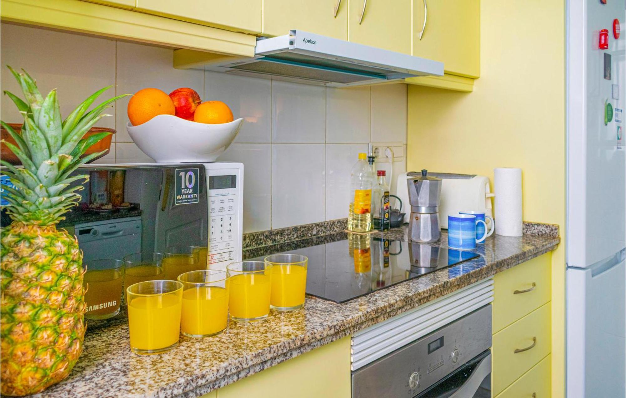 Lovely Apartment In Marbella With Kitchenette Exterior foto